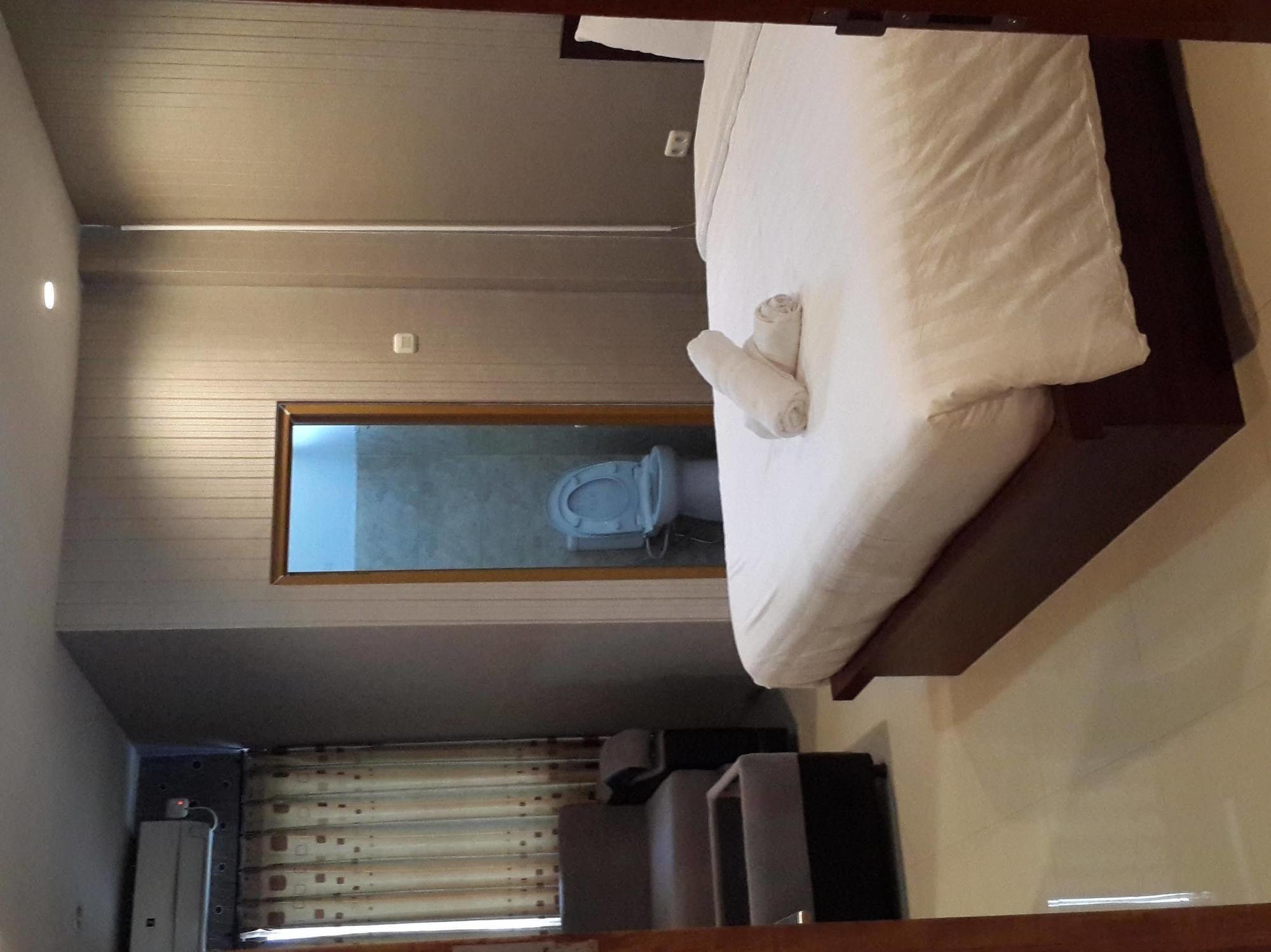 Reddoorz Plus @ Paal 2 Manado Extérieur photo